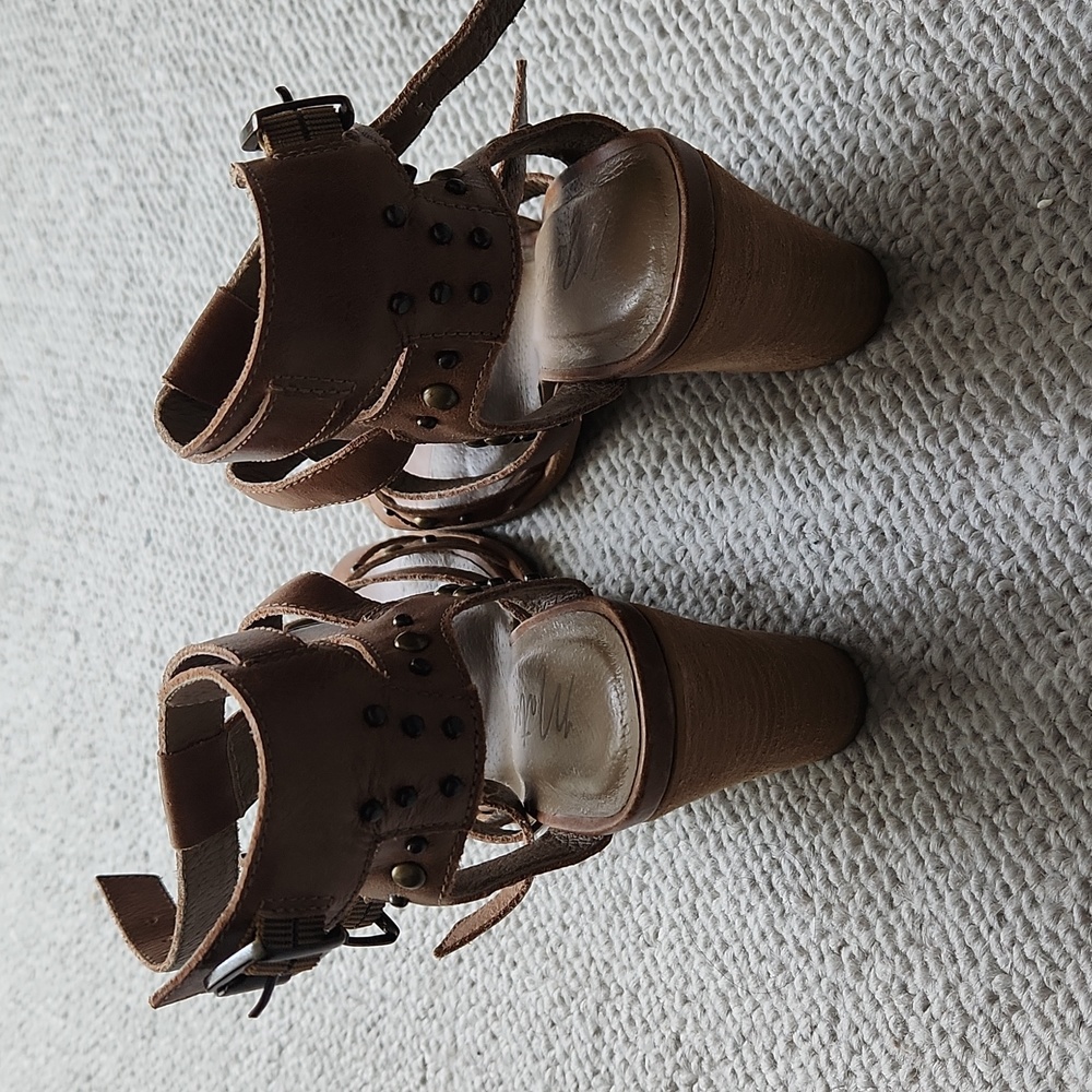 Sandals - Picture 3 of 4